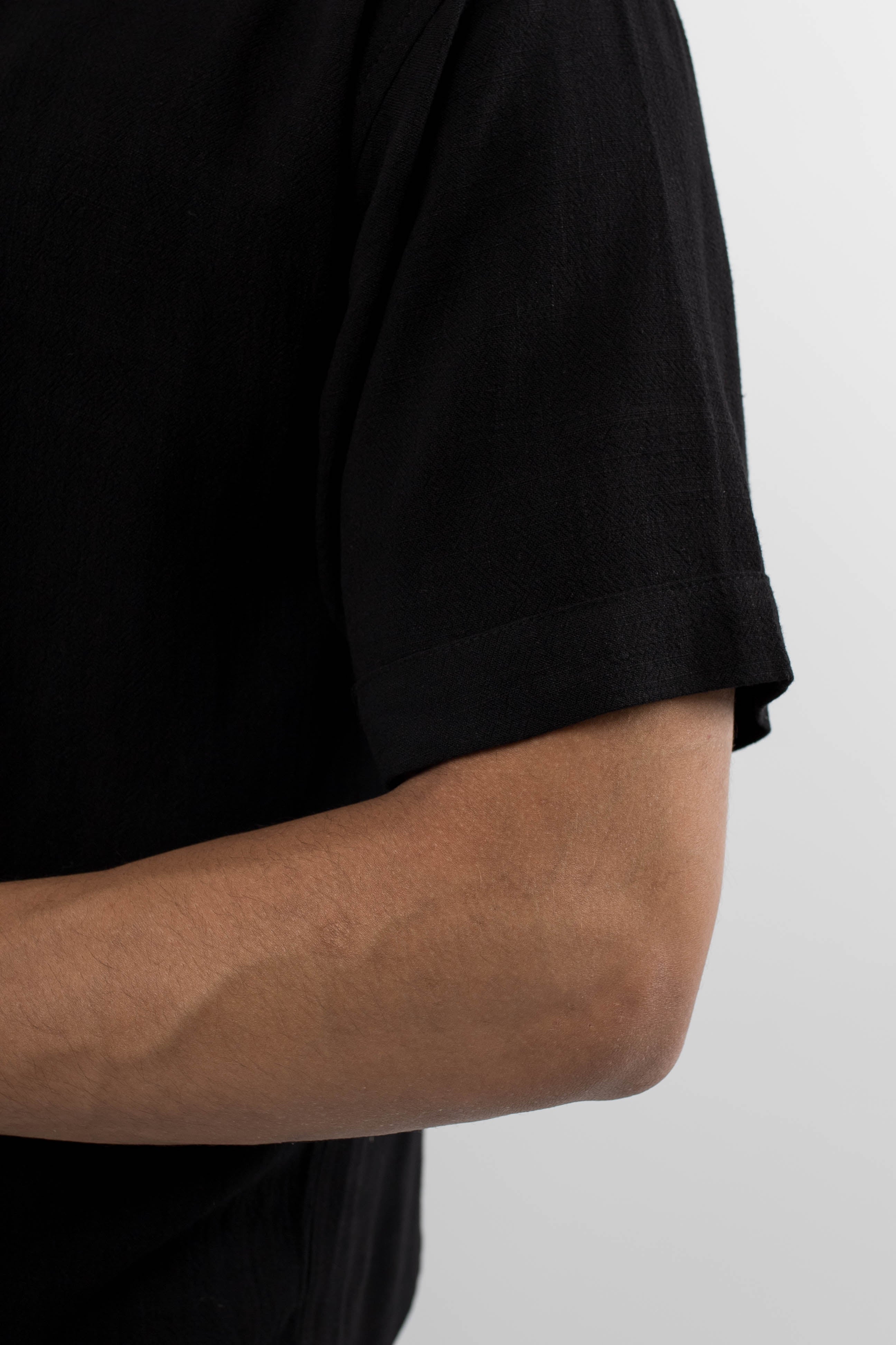 Black linen shirt with short sleeves